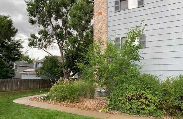 2-Bedroom condo with carport for rent at Hunter Creek! photos photos