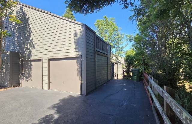 Updated 3BR/2BA Condo in Prime Sebastopol Location! Gallery 3