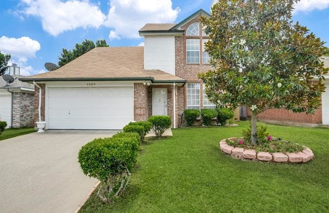 1725 Yorkshire Street - 1725 Yorkshire Street, Fort Worth, TX 76134