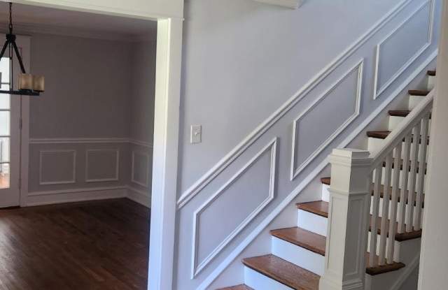 2114 KENMORE Avenue Gallery 3