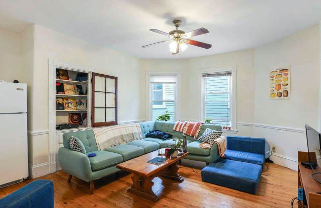 Renovated 6-Bed, 2-Bath Apartment Near Northeastern — Washer/Dryer in Unit  Parking Available! photos photos