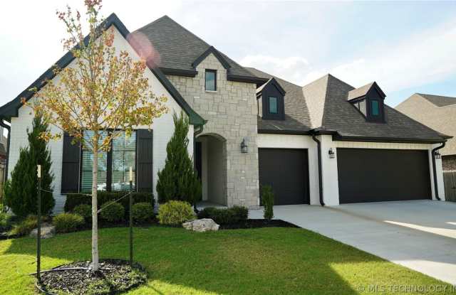 Beautiful Jenks home in Bixby Schools Gallery 1