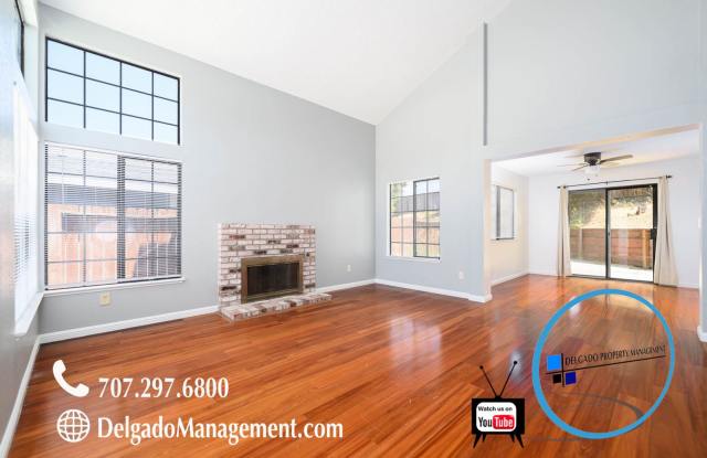 Large Glen Cove Home Gallery 3
