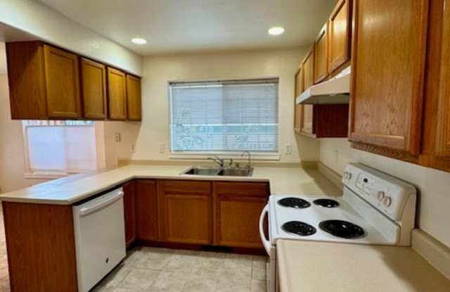 3 Bedroom 1.5 Centrally Located Condo photos photos