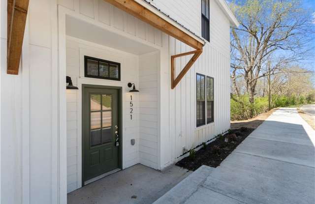 2 OR 3 bedroom 1.5 bath home close to U of A photos photos