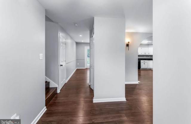 5285 STOWE Lane Gallery 4