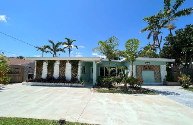 Spacious 3 Bedroom 2 Bath with Pool 2 Blocks from the Beach photos photos