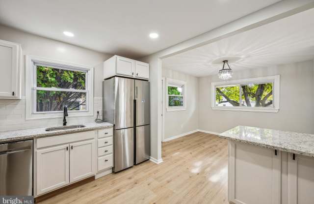 6 THOMAS AVENUE - 6 Thomas Avenue, Bellmawr, NJ 08031
