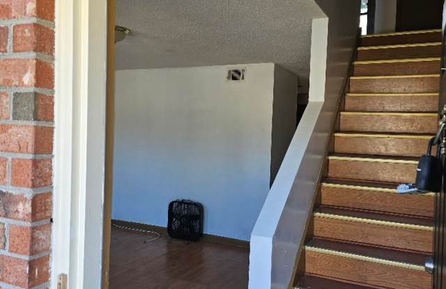2 BR TOWNHOME Gallery 4