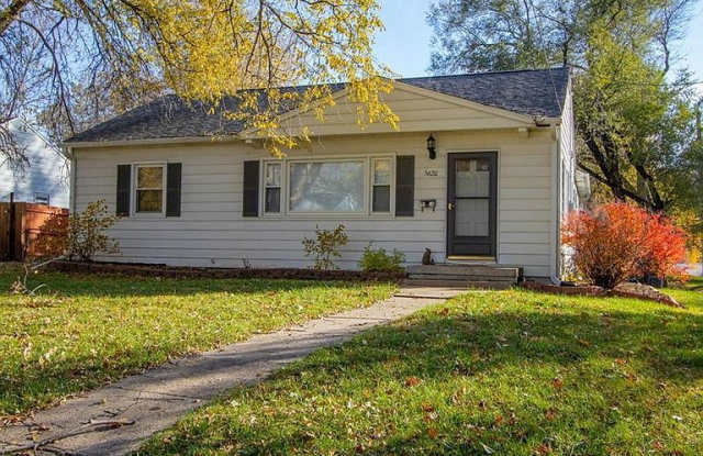 5620 College Ave - 5620 College Avenue, Des Moines, IA 50311