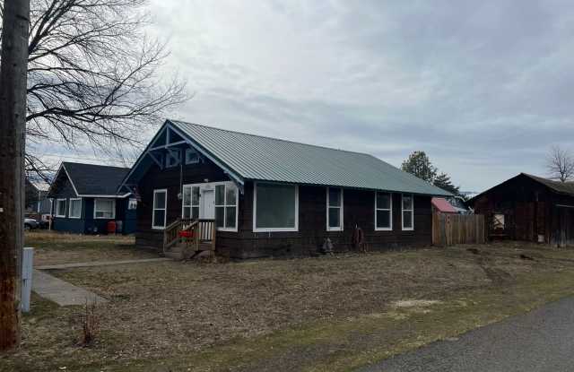 2 bedrooms with bonus room! - 10300 South C Street, Island City, OR 97850