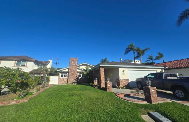 Beautiful 4-Bedroom Single Family Home for Rent in Huntington Beach! Gallery 1