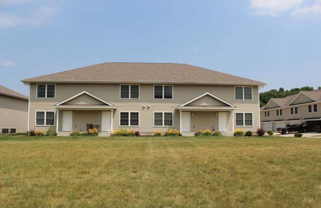 Gorgeous 3 Bedroom Townhome Gallery 1