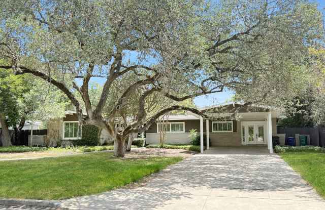446 FORREST HILL DR Gallery 1