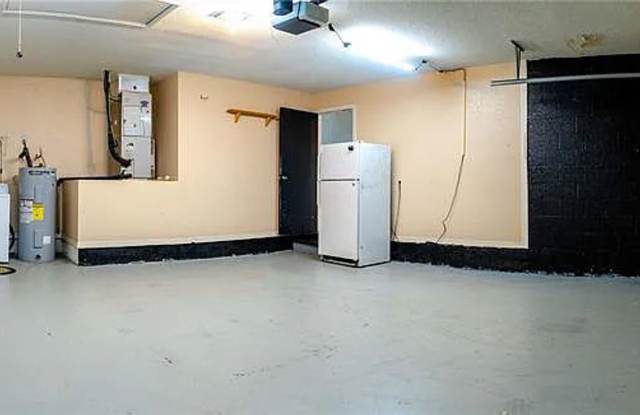 Highland Chase Three Bedroom, Updated Kitchen and Large Patio photos photos