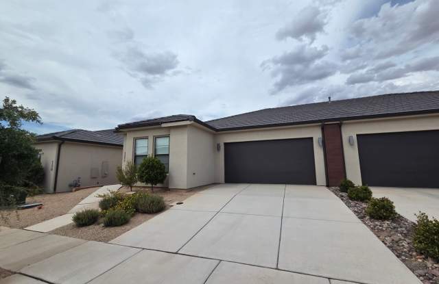 Fully Furnished Home in Sun River 55+ Community Gallery 1