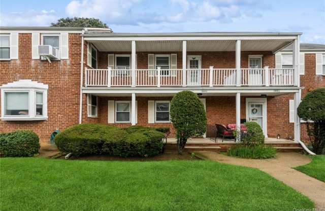 260-40 74 Avenue unit: 2Nd Fl - 260-40 74th Avenue, Queens, NY 11004