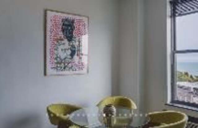 6807 N Sheridan Rd 602 Gallery 4