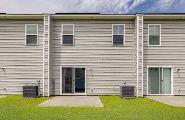 Lovely 3 bedroom and 2 1/2 bath townhome Gallery 4