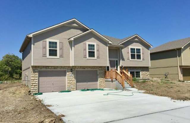 524 South Poplar Street - 524 South Poplar Street, Gardner, KS 66030
