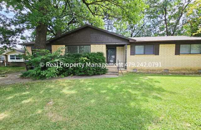 3 Bedroom 2 Bathroom Home Available NOW! - 220 Harvard Avenue, Fort Smith, AR 72908