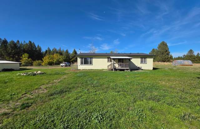 Beautiful Country Home on 5 Acres Gallery 3