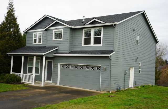 Beautifully Updated Avalon Hills 2 Story Home for Lease - 9507 NE 39th Ave Gallery 3