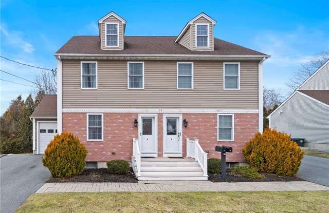19 Reservoir Avenue - 19 Reservoir Avenue, Bristol County, RI 02809