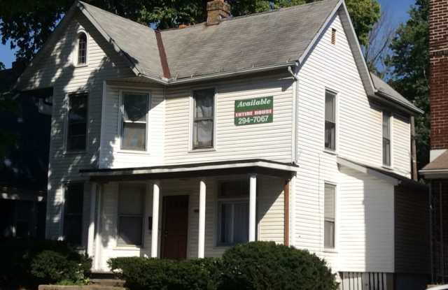 5 bedroom 2 bath House on North campus Gallery 1