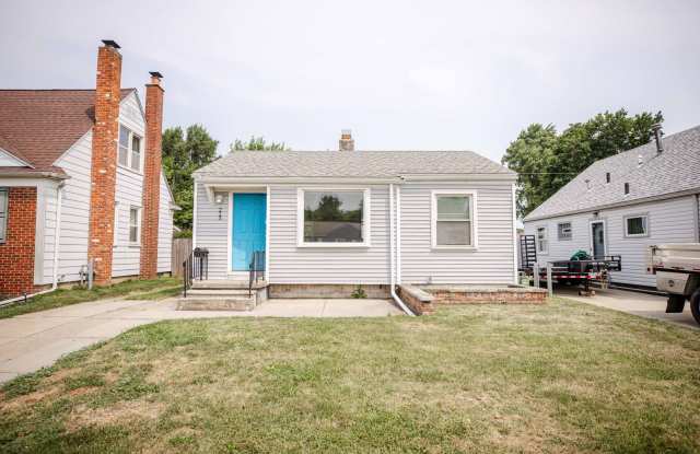Cozy Two Bedroom House Available For Rent! photos photos