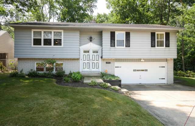 Renovated Singe Family Bi-Level near South Euclid / Lyndhurst Border! photos photos