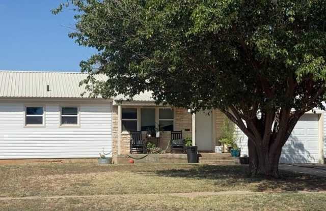 905 NW 8th St - 905 Northwest 8th Street, Seminole, TX 79360