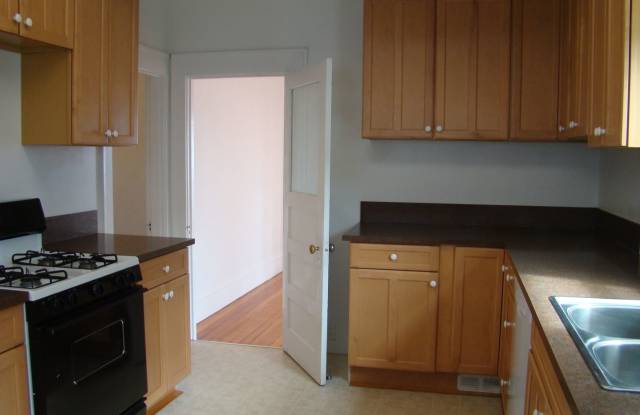 1523 Jerome Avenue Gallery 2