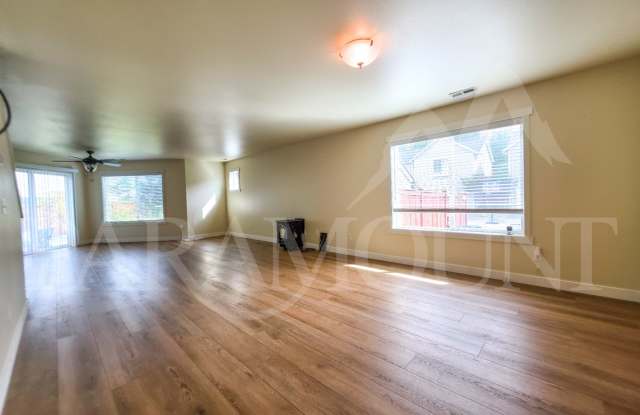 Spacious 4-Bedroom Corner Lot House in Port Orchard! Gallery 3