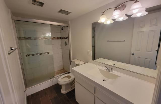 3230 East Pinchot Avenue - 24Unit #24 Gallery 1
