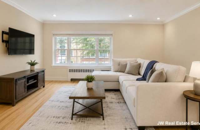 652 Washington St. photos photos