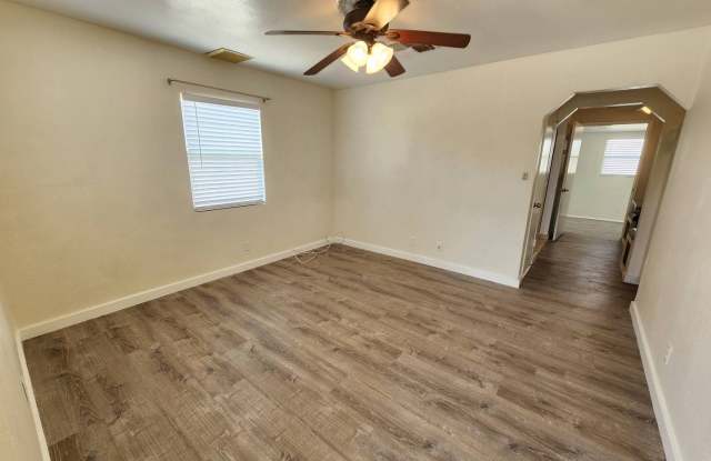 *$100 Move In Special* Cute 2 Bedroom 1 Bath Home Gallery 3