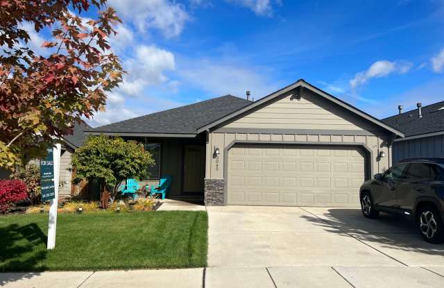 Newer home in NW Redmond - 3045 Northwest Cedar Avenue, Redmond, OR 97756