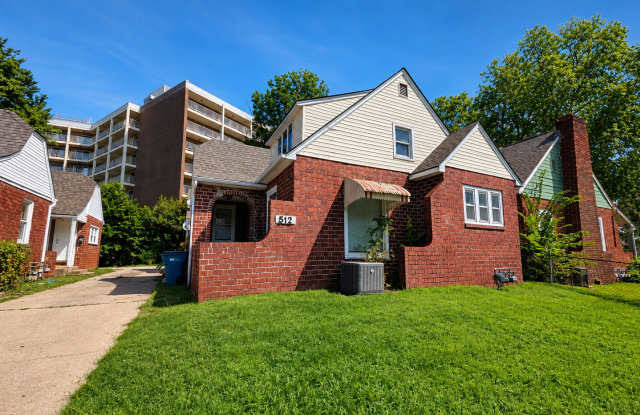 Cozy 2-Bedroom Duplex Minutes from Independence Square photos photos