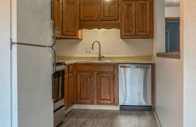 ONE MONTH FREE- Gresham 1 Bedroom Condo Available for Move In ! Call today photos photos