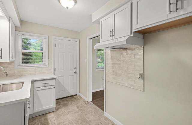 24434 West Chicago Gallery 4