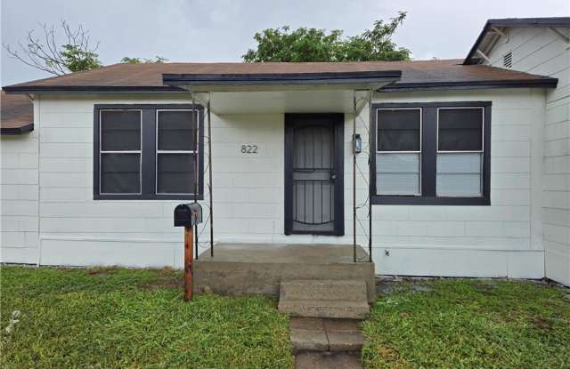 822 E Doddridge Avenue - 822 East Doddridge Avenue, Kingsville, TX 78363