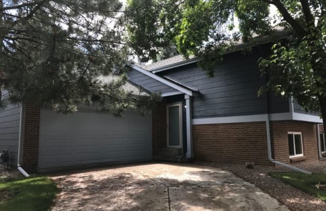 716 Myrtlewood Ct - 716 Myrtlewood Ct, Highlands Ranch, CO 80126