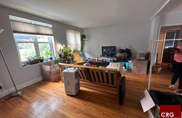 34 Hammond Pond Pkwy. Gallery 3