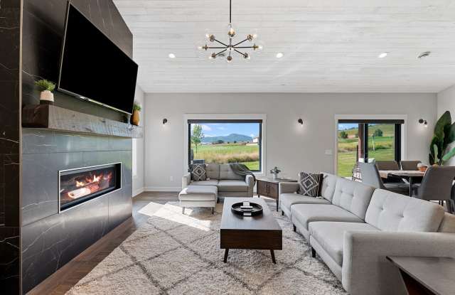 Fully Furnished Home! Gallery 4