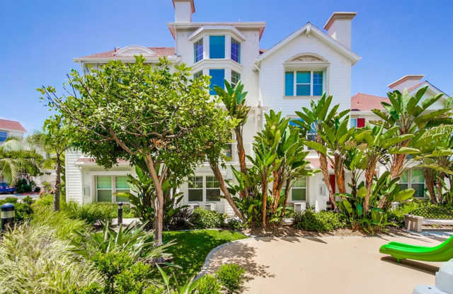 Available Now! Tri-Level 3 Bedroom 3.5 Bath Townhome!! photos photos