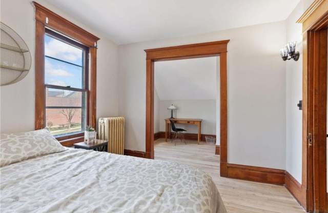 June 2026 Move In close to several campuses!! - 1310 Marshall Avenue, St. Paul, MN 55104