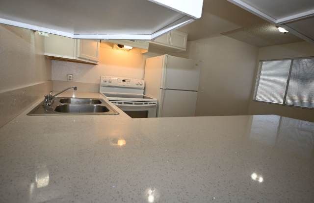 302 Eastminister -RECENTLY REMOMDELED KITCHEN - 2 BED Apartment -Downstairs -  NO PETS Gallery 4
