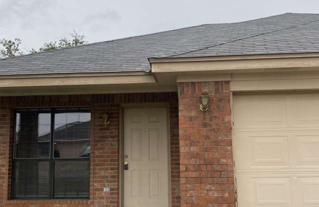 1104 Nicholas Cr. - A photos photos