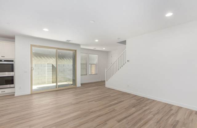 NEWER CONSTRUCTION HOME WITH 4 BED/3 BATH IN MESA! Gallery 4